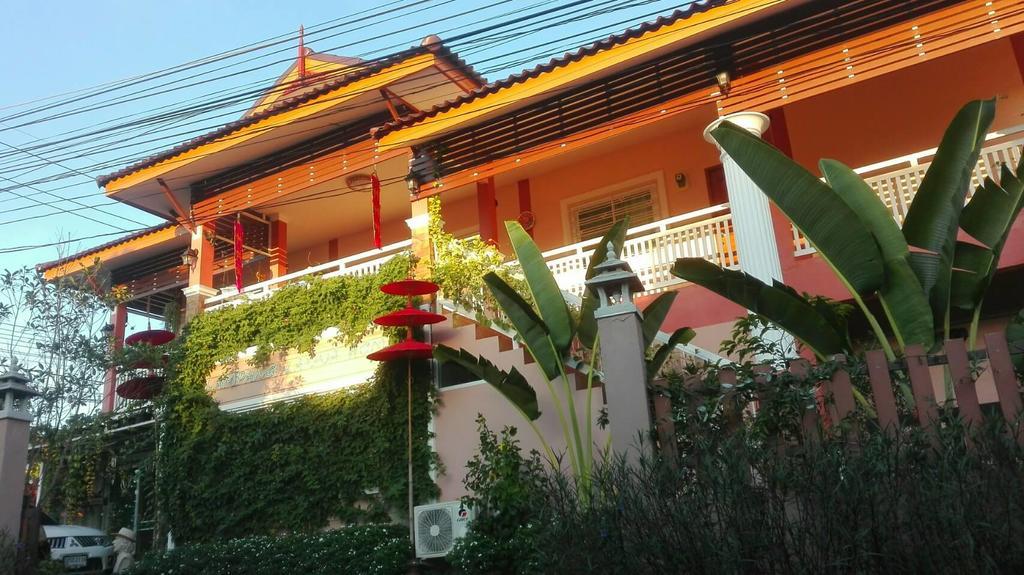 ที่พักพร้อมอาหารเช้า Lanna ลำปาง