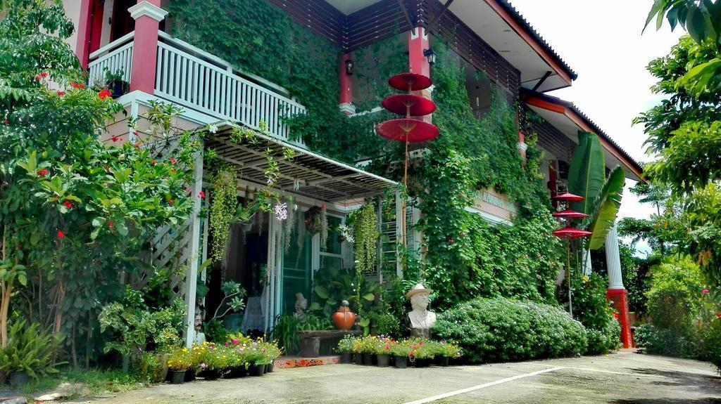 Lanna ที่พักพร้อมอาหารเช้า 2*